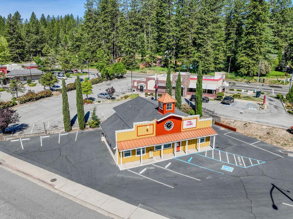 133 Brunswick Road Grass Valley, CA 95945 - Photo 23 of 47 a sign that is on the side of the road