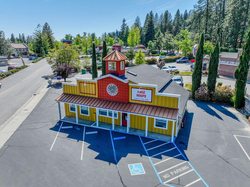 133 Brunswick Road Grass Valley, CA 95945 - Photo 35 of 47 a view of an outdoor sitting space