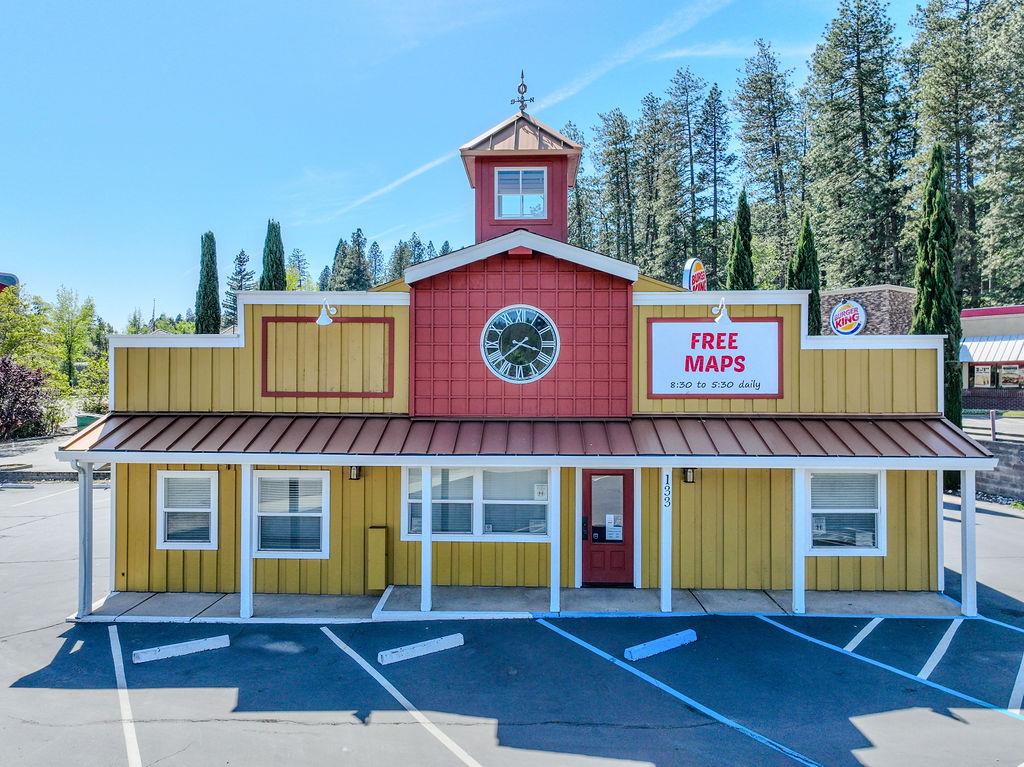 133 Brunswick Road Grass Valley, CA 95945 - Photo 37 of 47 a view of a cafe with sitting area