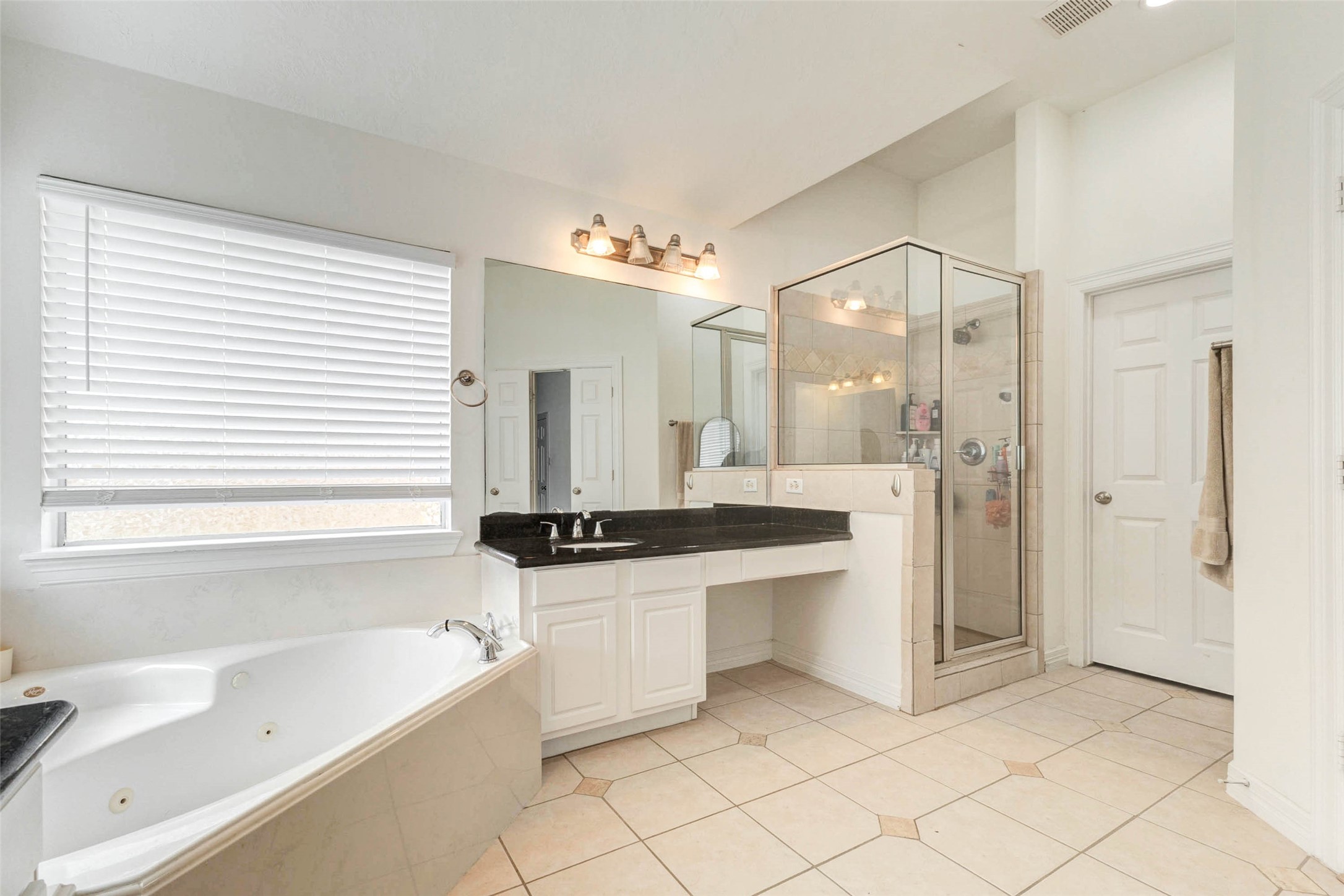 2706 Ridgeglen Lane Houston, TX 77082 - Photo 13 of 20 Tub and shower combo