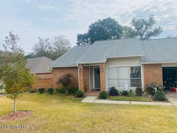 $2,100 | 8856 Moanalua Way, Diamondhead, MS 39525