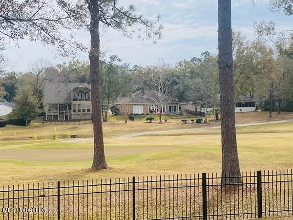 $2,100 | 8856 Moanalua Way, Diamondhead, MS 39525