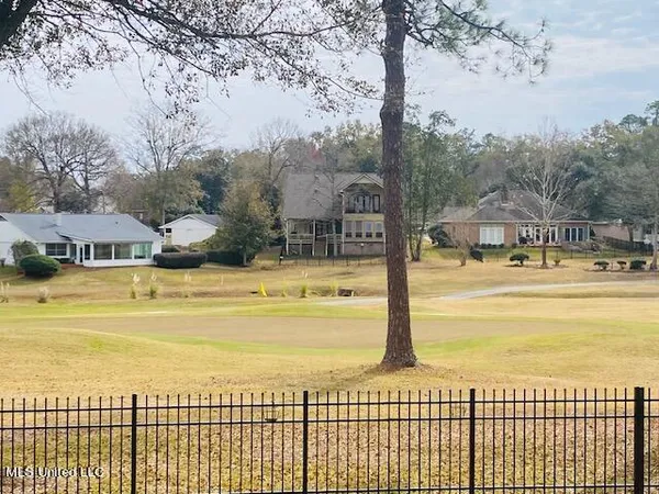 $2,100 | 8856 Moanalua Way, Diamondhead, MS 39525