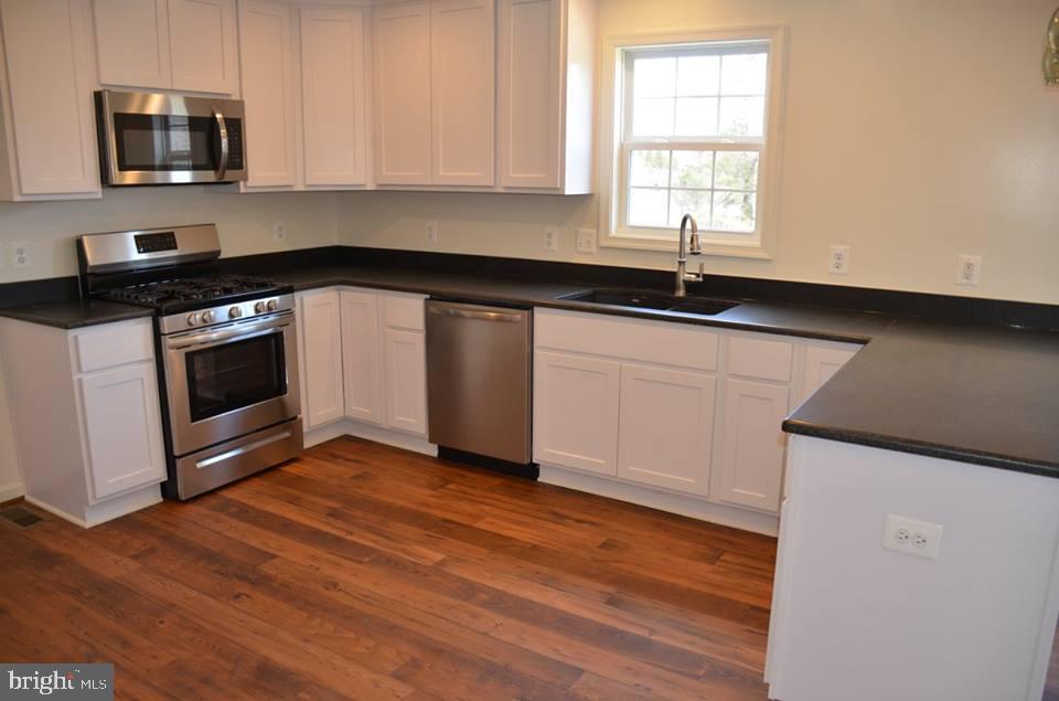 7014 Riley Road Warrenton, VA 20187 - Photo 4 of 14 Ex 2 - Option - White Cabinets