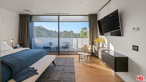 $12,000,000 | 2341 Gloaming Way, Beverly Hills, CA 90210