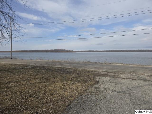 670 East First Street Dallas City, IL 62330 - Photo 26 of 27