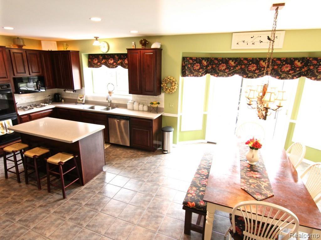 430 Wedington Court Rochester, MI 48307 - Photo 16 of 76 IMG_1115.jpg