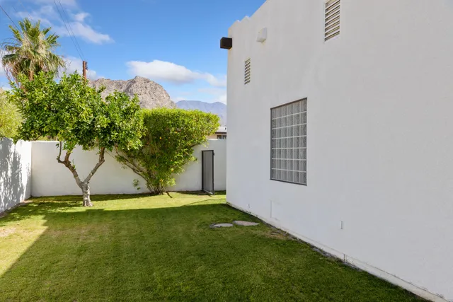 a view of an entrance of the house