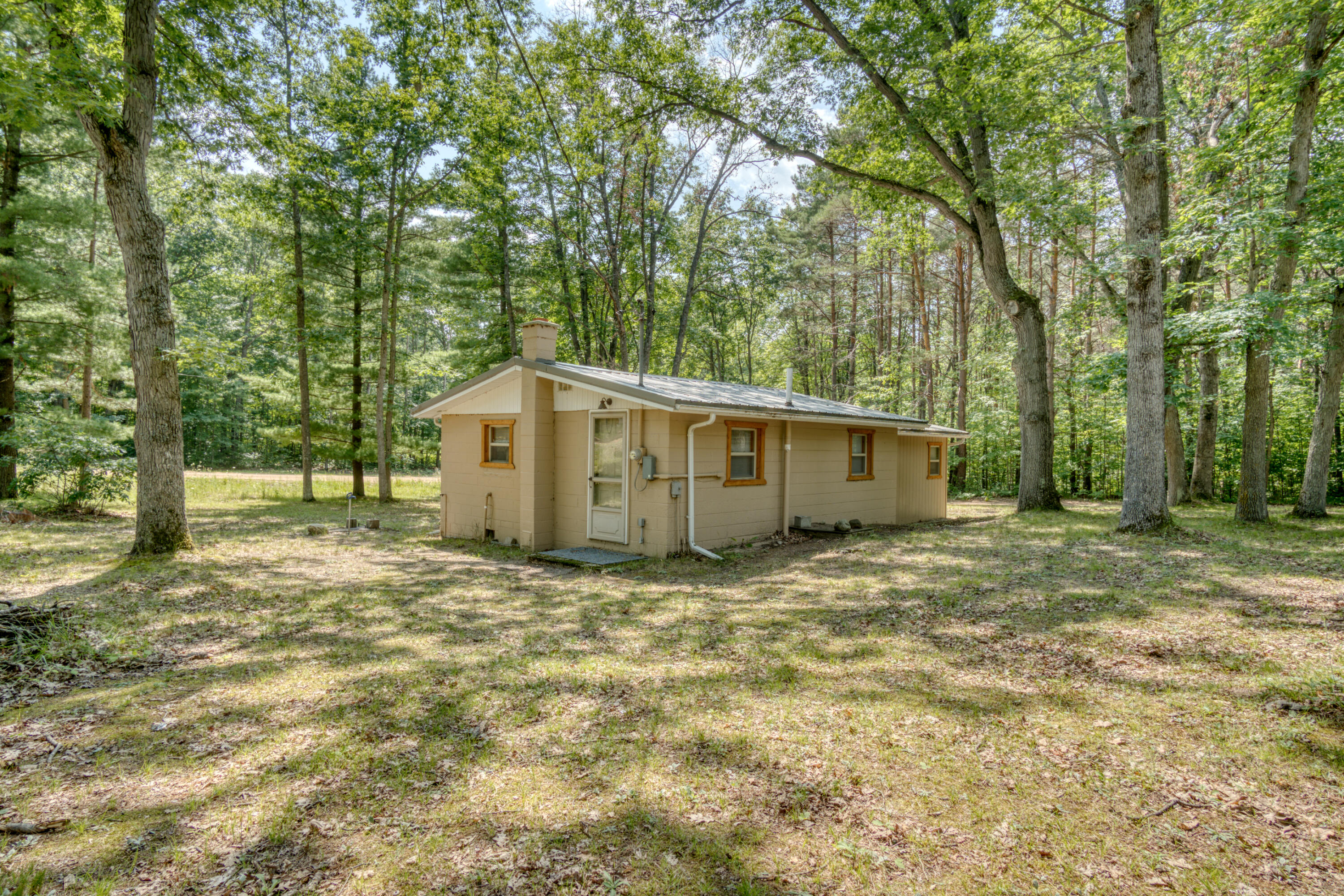 5951 East Haskell Lake Road Harrison, MI 48625 - Photo 4 of 24 DSC00720_48