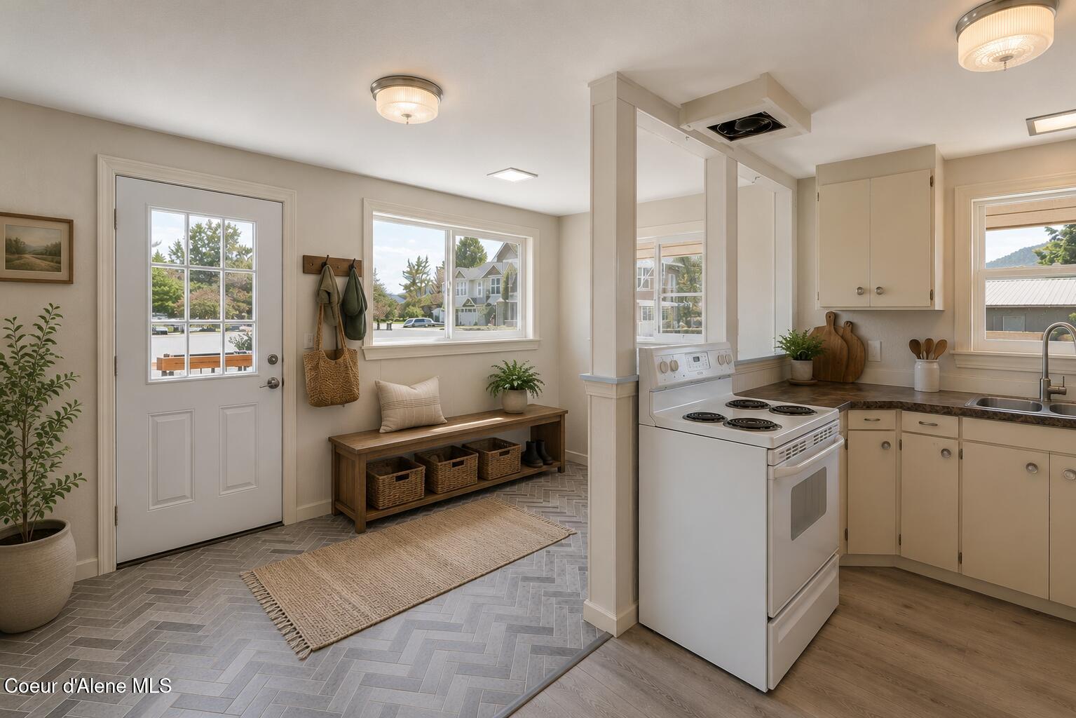 632 Roberson Way Sandpoint, ID 83864 - Photo 3 of 29 VIRTUAL - Entry Kitchen
