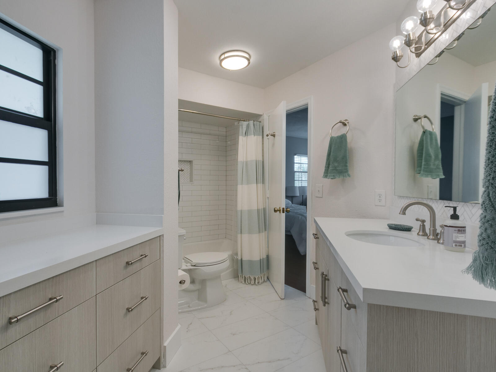 20851 Boca Ridge Drive North Boca Raton, FL 33428 - Photo 26 of 36 Guest Bath