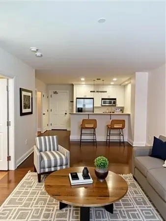 $2,300 | 116 Rantoul Street, Unit 204, Beverly, MA 01915