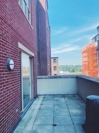 $2,300 | 116 Rantoul Street, Unit 204, Beverly, MA 01915