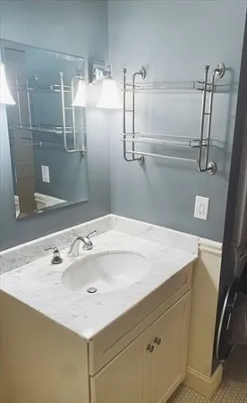 $2,300 | 116 Rantoul Street, Unit 204, Beverly, MA 01915