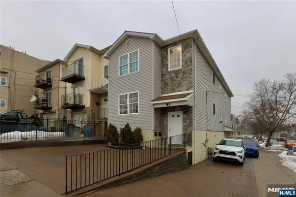 $2,600 | 43 2nd Avenue, Newark, NJ 07104
