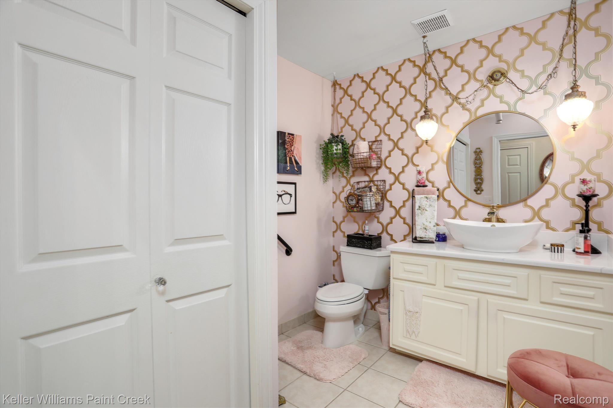 3441 John R Road Rochester, MI 48307 - Photo 20 of 53 Huge Powder room