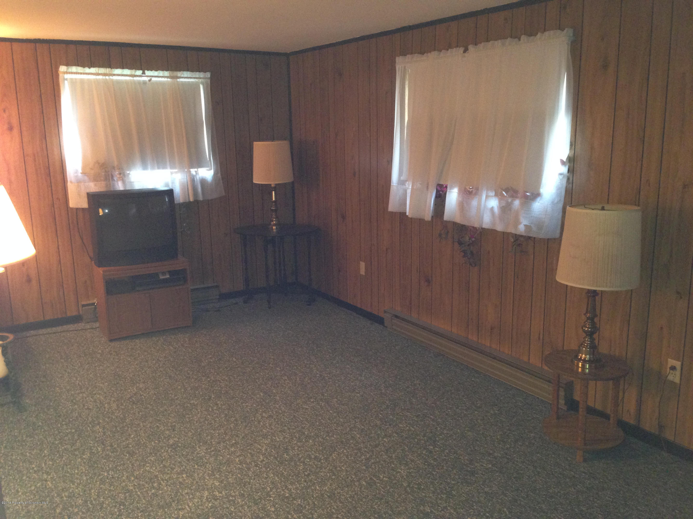 810 Lions Road Lake Ariel, PA 18436 - Photo 4 of 33 a view of livingroom with furniture