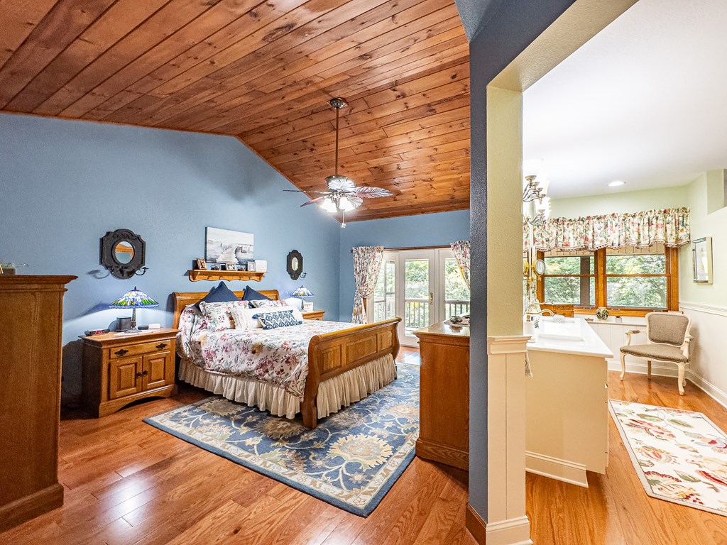 59 Cabin Run Lane Murphy, NC 28906 - Photo 16 of 82 a bed room with furniture and a window