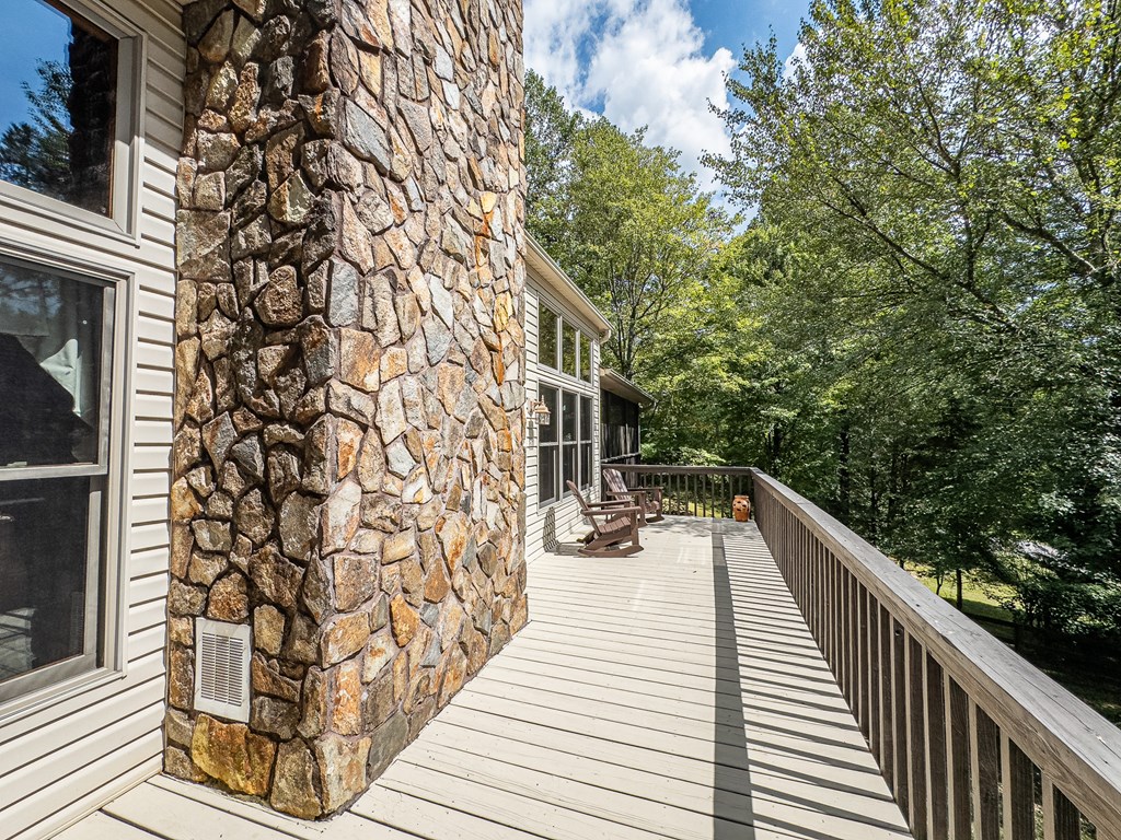 59 Cabin Run Lane Murphy, NC 28906 - Photo 23 of 82 a view of balcony with wooden floor and fence and trees