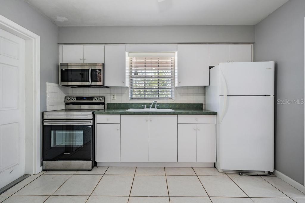 2709 West Abdella Street Tampa, FL 33607 - Photo 11 of 29 a kitchen with cabinets stainless steel appliances and a window