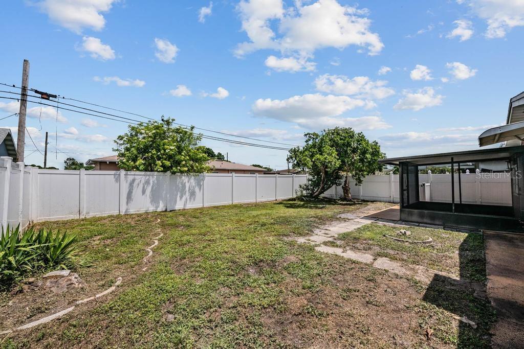 2709 West Abdella Street Tampa, FL 33607 - Photo 24 of 29 a view of a backyard with pathway
