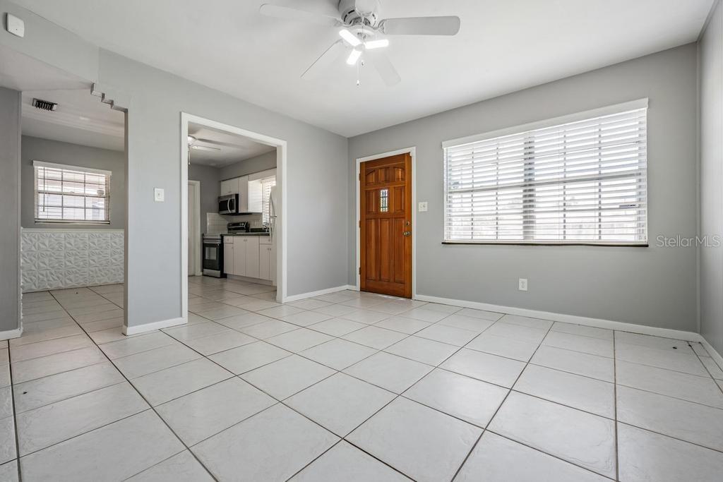 2709 West Abdella Street Tampa, FL 33607 - Photo 8 of 29 a view of an empty room with a window