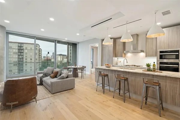 $910,000 | 3130 North Harwood Street, Unit 905, Dallas, TX 75201