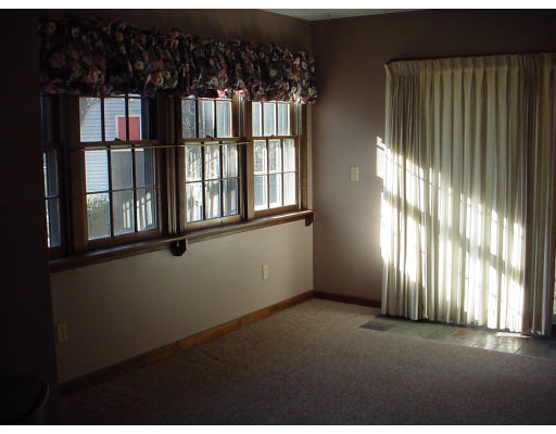 6 North Hunt Road Amesbury, MA 01913 - Photo 4 of 7