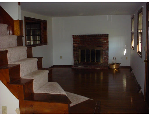 6 North Hunt Road Amesbury, MA 01913 - Photo 5 of 7