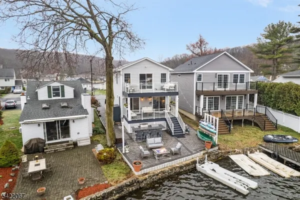 $879,900 | 51 Mohawk Trail, Lake Hopatcong, NJ 07849