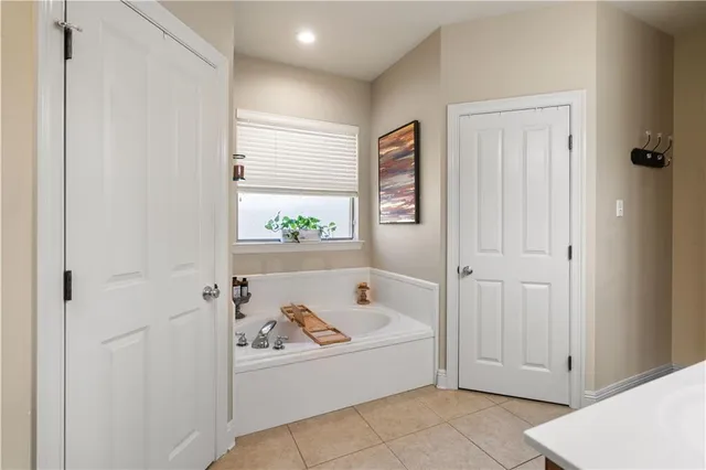 $325,000 | 632 Foxfield Lane, Madisonville, LA 70447