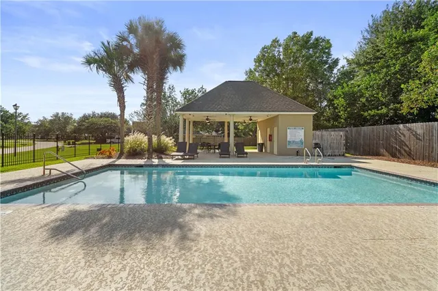 $325,000 | 632 Foxfield Lane, Madisonville, LA 70447