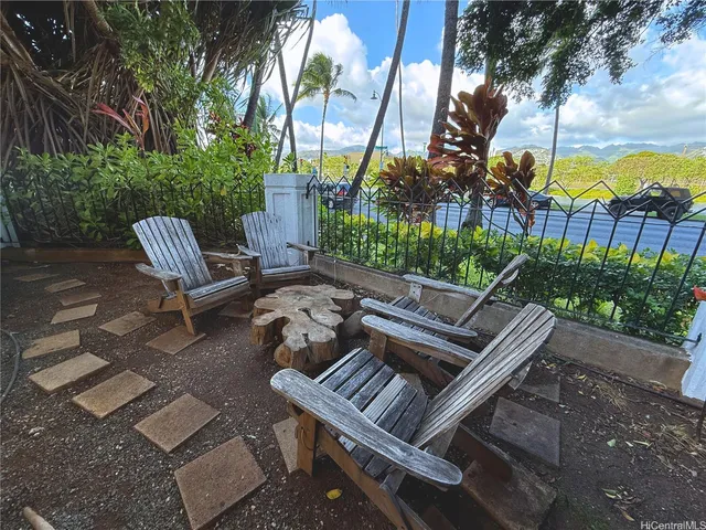 a view of a tennis court