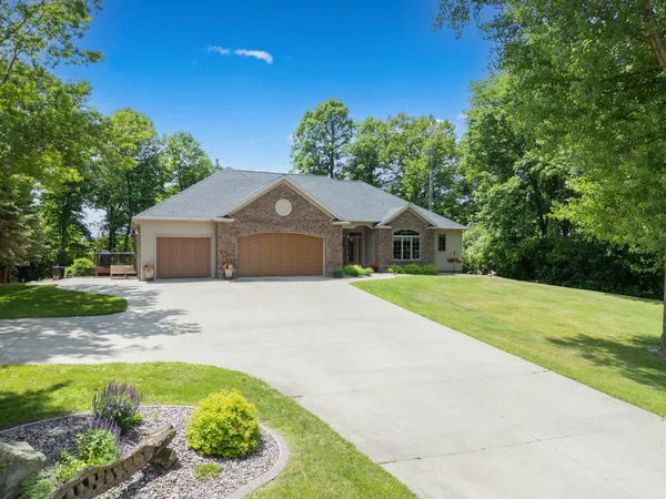 $839,900 | 11655 Castle Bluff Lane Southwest, Stewartville, MN 55976