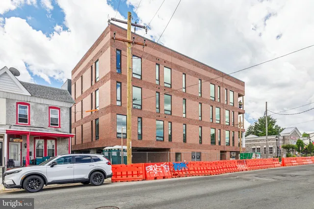 $2,000 | 6910 Ridge Avenue, Unit 305, Philadelphia, PA 19128