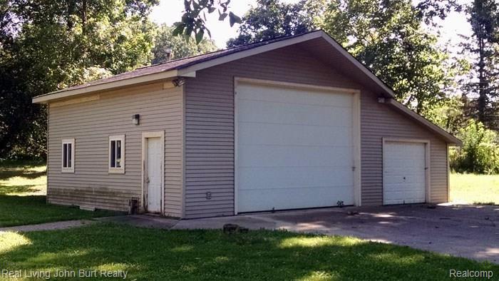 7930 Dubuque Road Clarkston, MI 48348 - Photo 3 of 17 Dubuque - 003.jpg