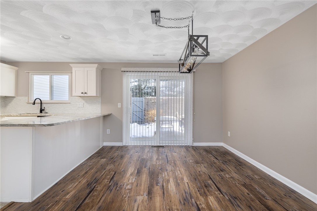 844 Williamsburg Circle, Unit 844 Warwick, RI 02886 - Photo 14 of 43 DINING AREA