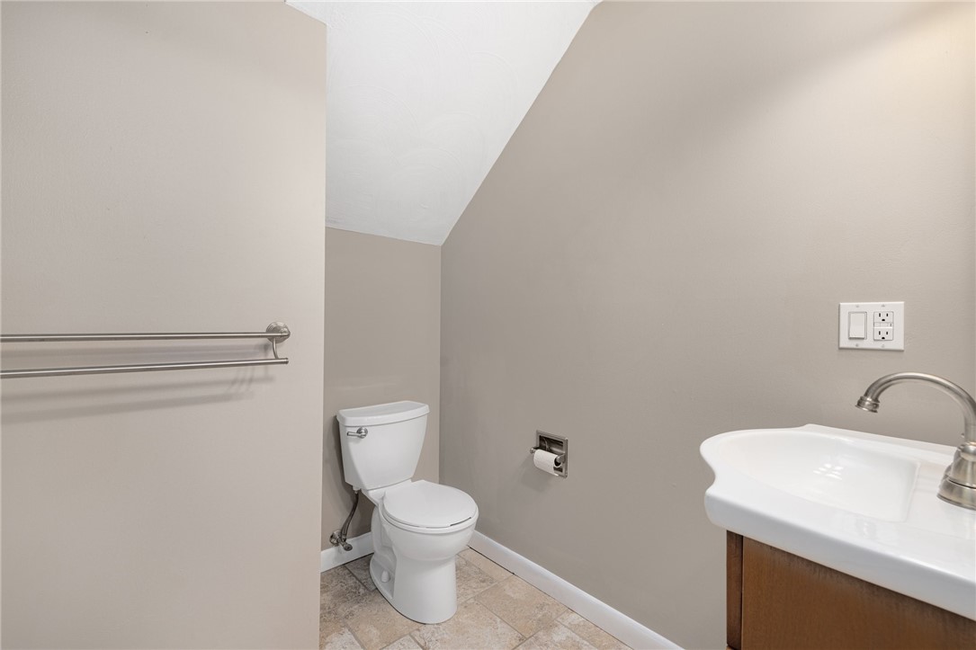 844 Williamsburg Circle, Unit 844 Warwick, RI 02886 - Photo 15 of 43 HALF BATHROOM