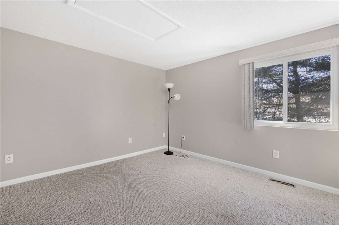 844 Williamsburg Circle, Unit 844 Warwick, RI 02886 - Photo 20 of 43 BEDROOM