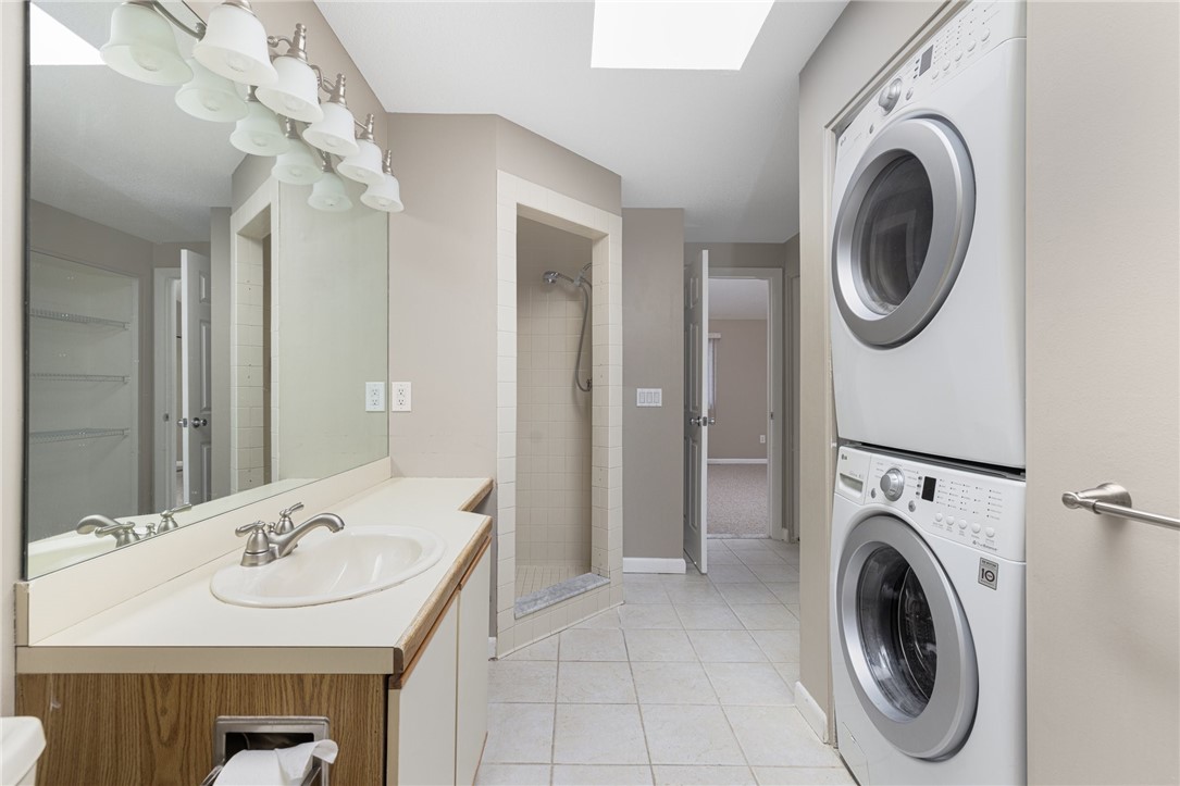 844 Williamsburg Circle, Unit 844 Warwick, RI 02886 - Photo 27 of 43 FULL BATHROOM AND LAUNDRY