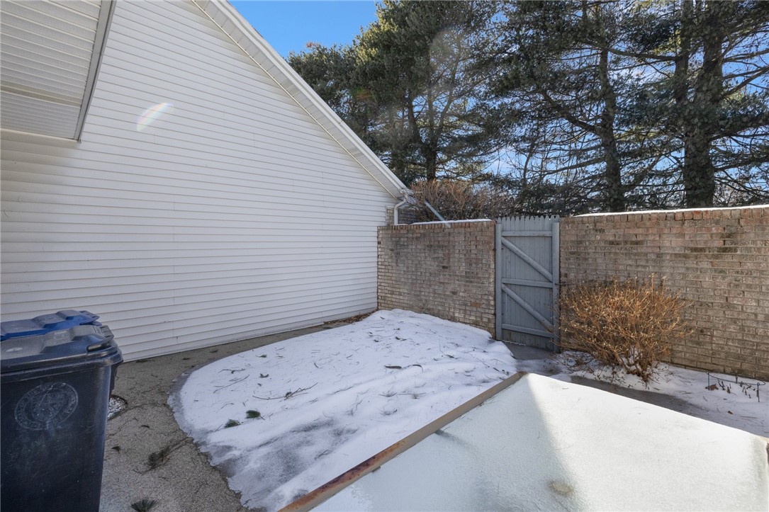844 Williamsburg Circle, Unit 844 Warwick, RI 02886 - Photo 28 of 43