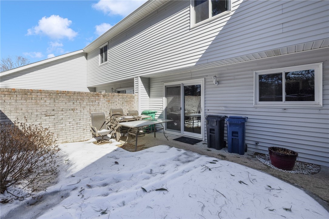 844 Williamsburg Circle, Unit 844 Warwick, RI 02886 - Photo 30 of 43 Patio