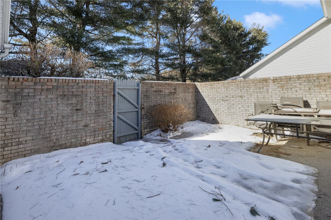 844 Williamsburg Circle, Unit 844 Warwick, RI 02886 - Photo 31 of 43 Patio