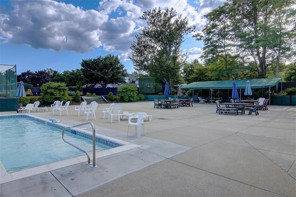 844 Williamsburg Circle, Unit 844 Warwick, RI 02886 - Photo 36 of 43 Pool