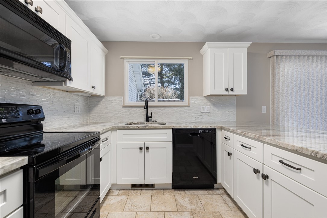 844 Williamsburg Circle, Unit 844 Warwick, RI 02886 - Photo 5 of 43 KITCHEN