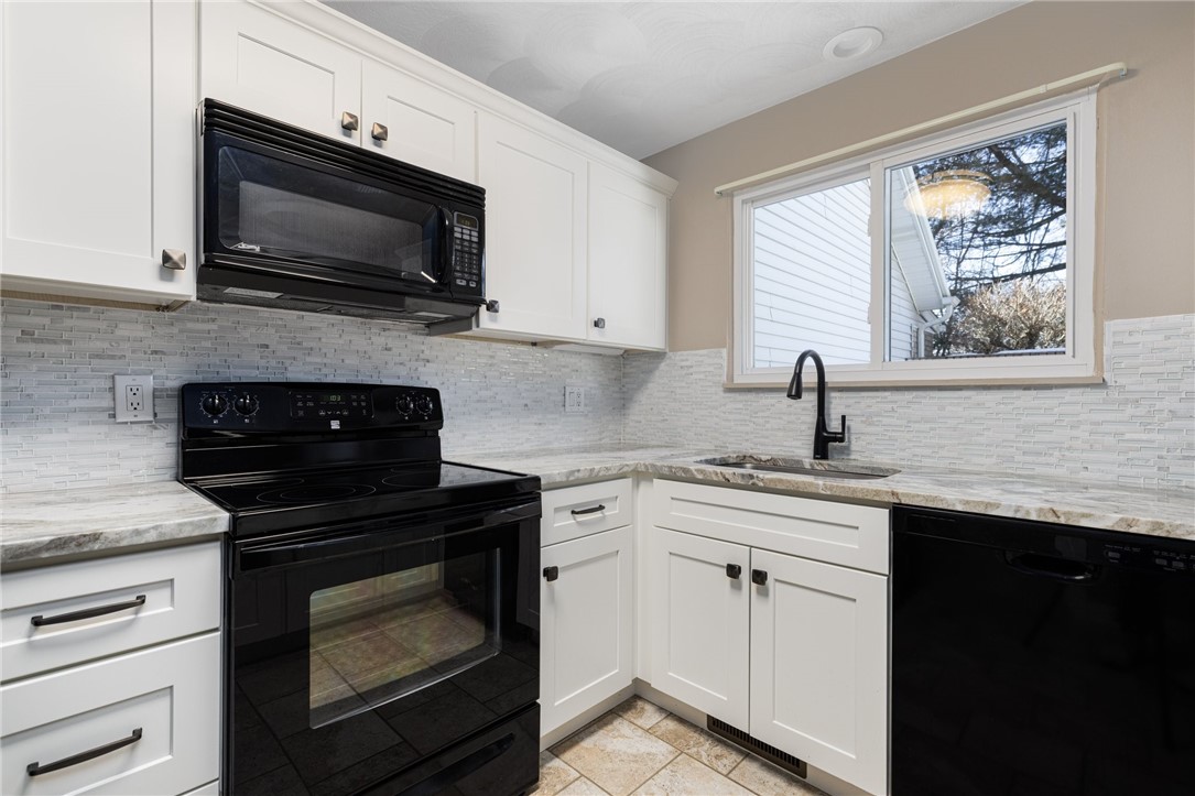 844 Williamsburg Circle, Unit 844 Warwick, RI 02886 - Photo 6 of 43 KITCHEN