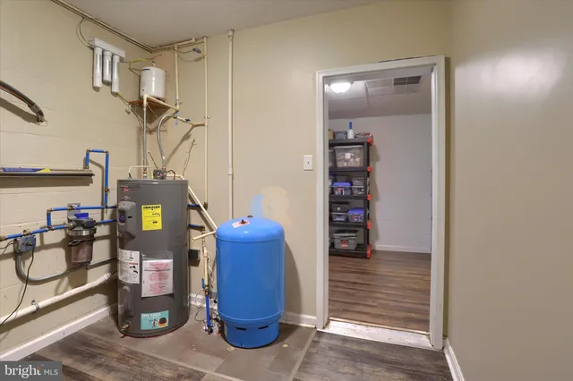 a view of entryway and hall