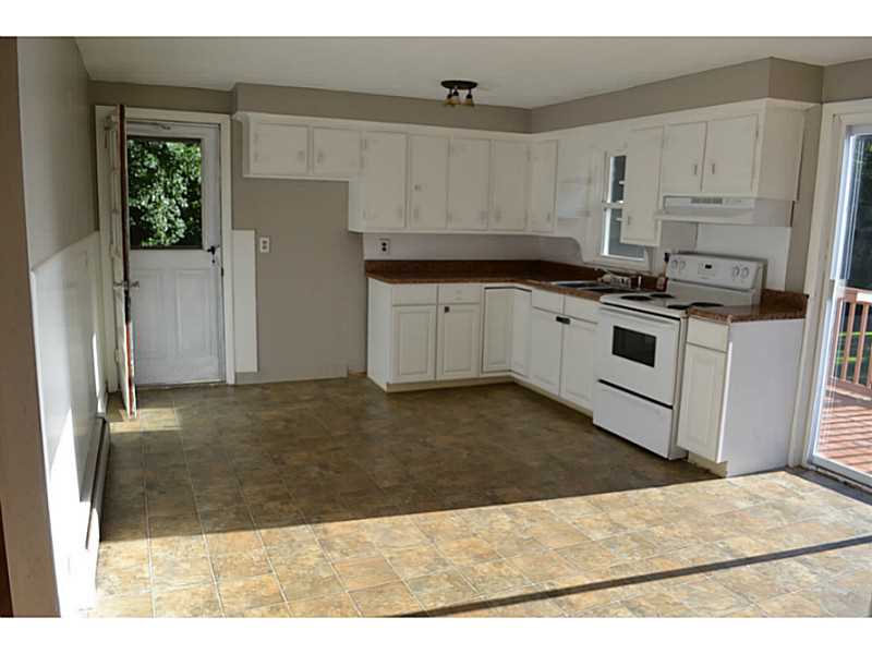 40 Iroquois Road Cumberland, RI 02864 - Photo 4 of 11 Kitchen.