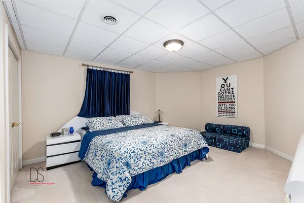 a picture of a room