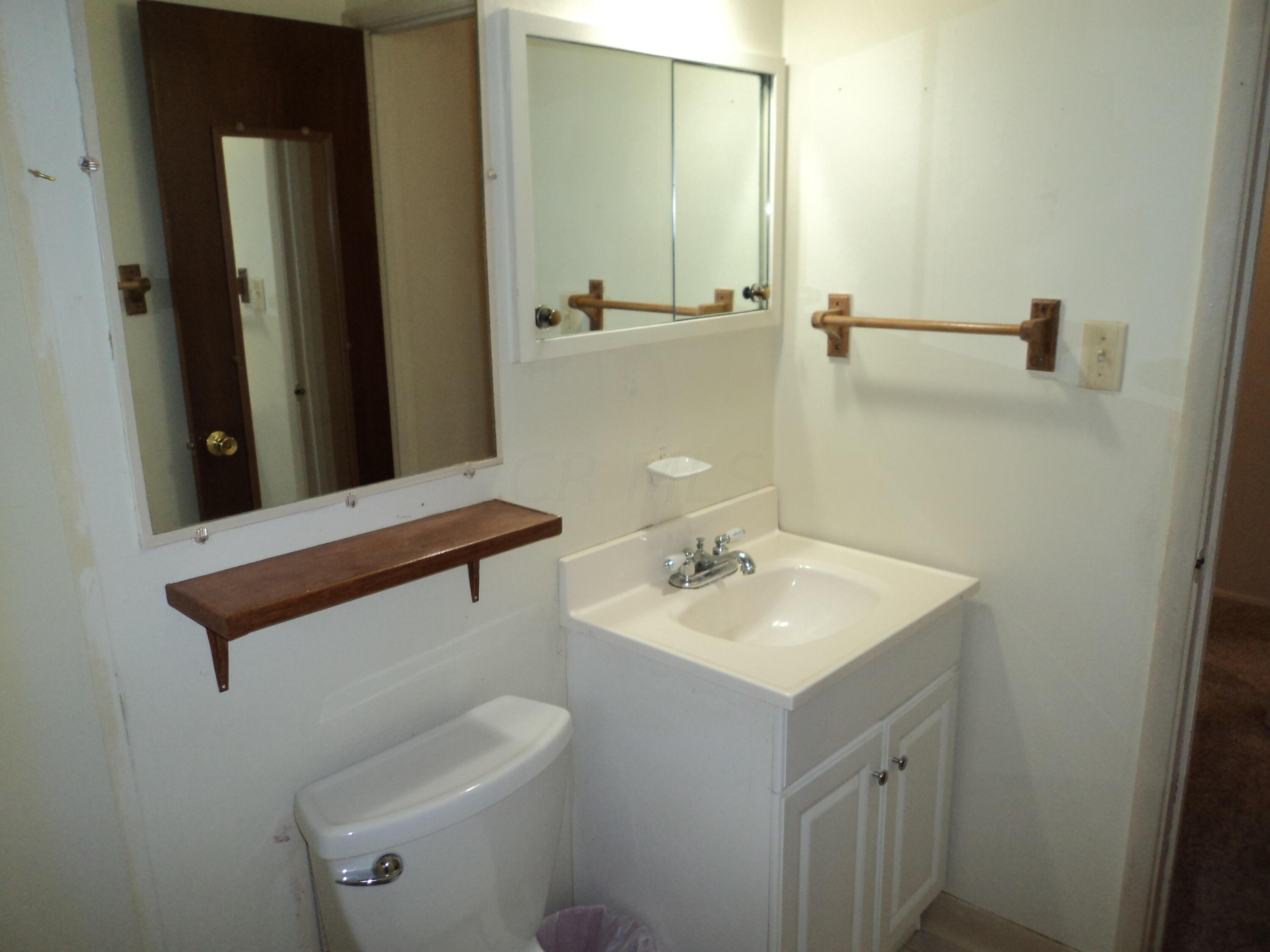 314 Smith Road Columbus, OH 43228 - Photo 17 of 27 DSC09033